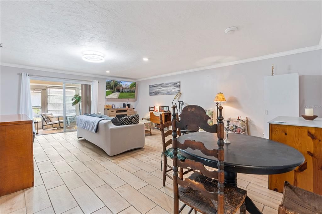 На продажу: $238,900 (2 спален, 2 ванн, 1258 Квадратных фут)