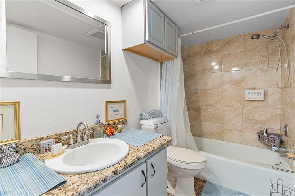 На продажу: $238,900 (2 спален, 2 ванн, 1258 Квадратных фут)