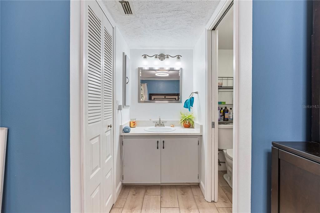 На продажу: $238,900 (2 спален, 2 ванн, 1258 Квадратных фут)