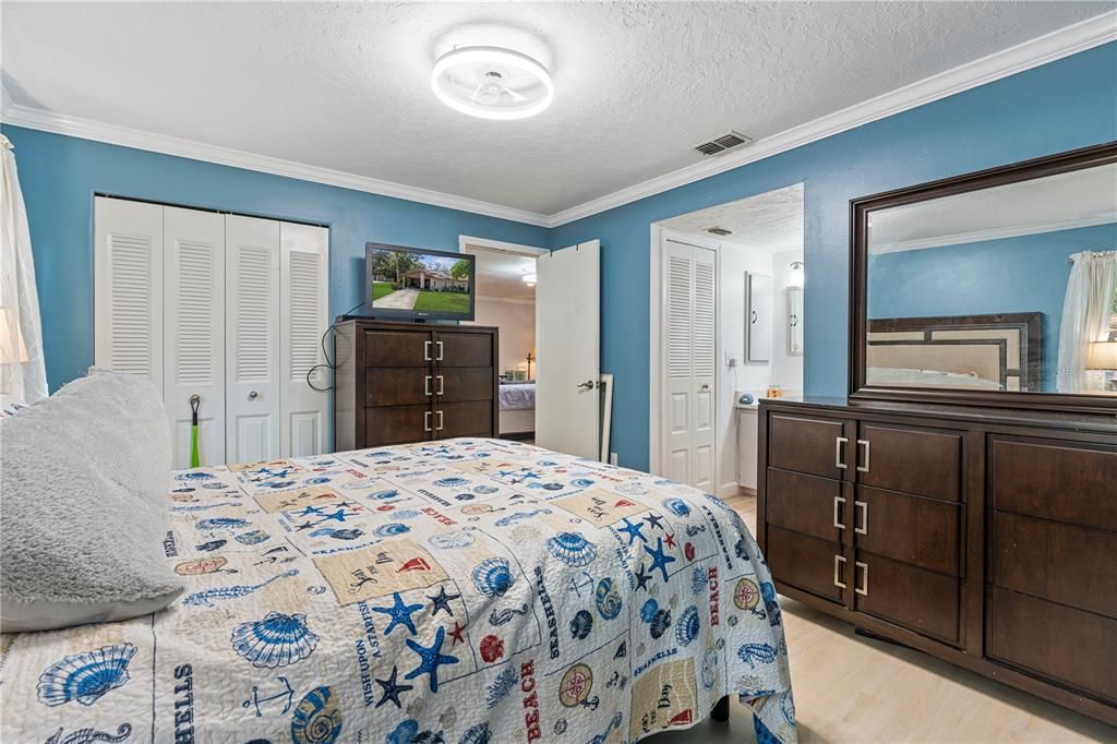 На продажу: $238,900 (2 спален, 2 ванн, 1258 Квадратных фут)