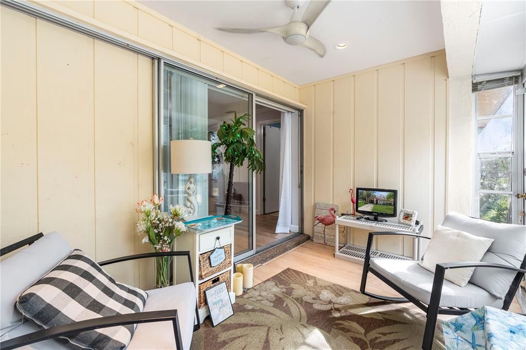 На продажу: $238,900 (2 спален, 2 ванн, 1258 Квадратных фут)