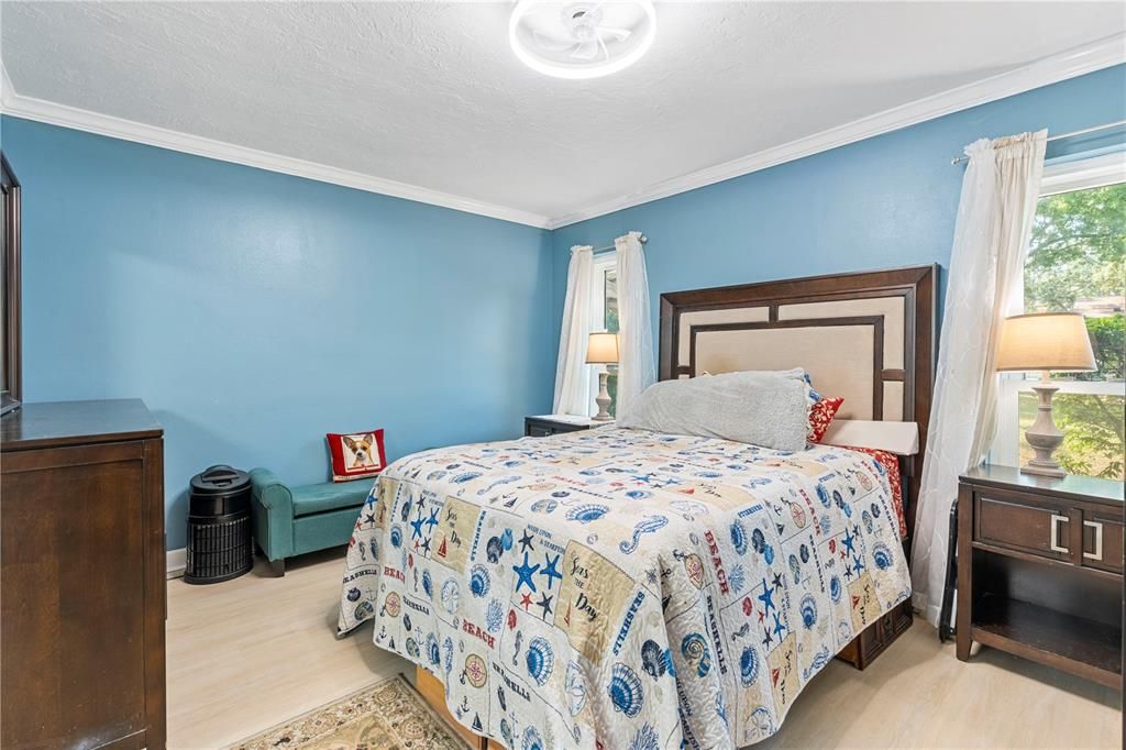 На продажу: $238,900 (2 спален, 2 ванн, 1258 Квадратных фут)