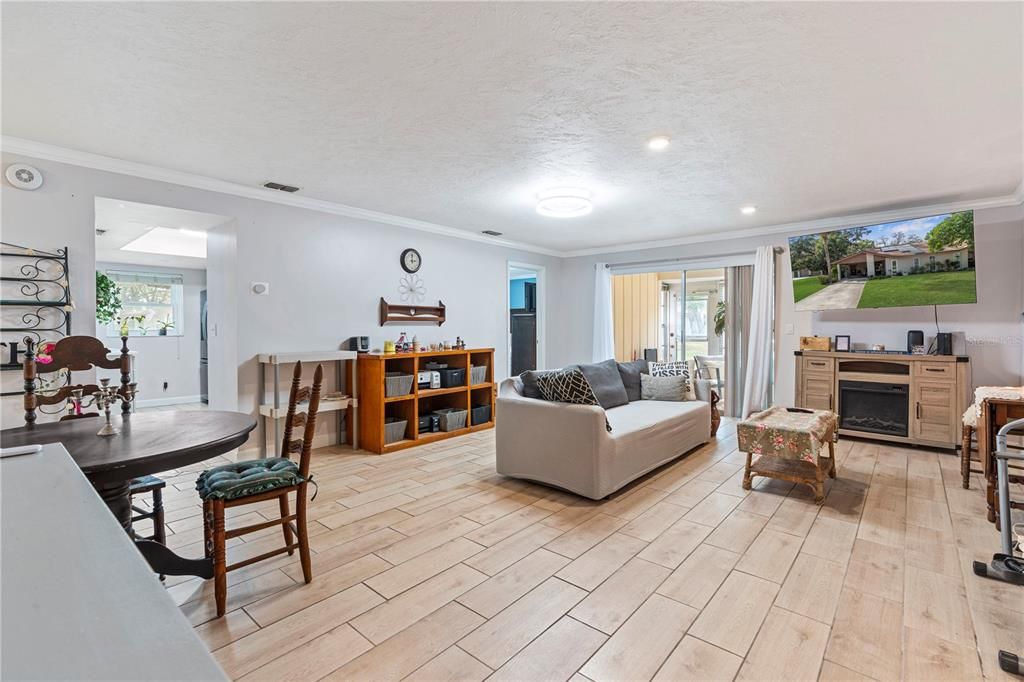 На продажу: $238,900 (2 спален, 2 ванн, 1258 Квадратных фут)