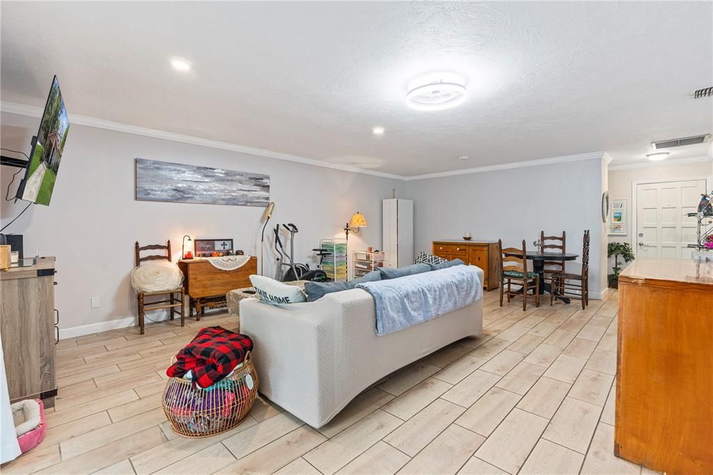 На продажу: $238,900 (2 спален, 2 ванн, 1258 Квадратных фут)