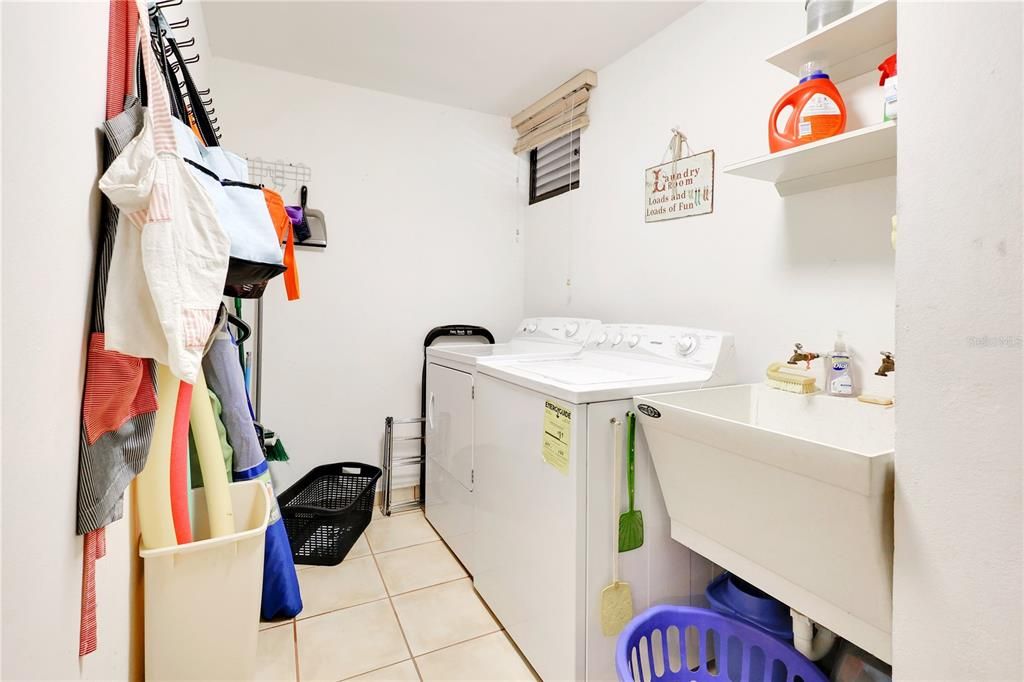 На продажу: $289,000 (2 спален, 2 ванн, 1093 Квадратных фут)