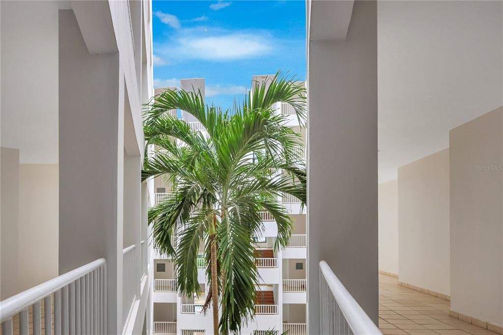 На продажу: $289,000 (2 спален, 2 ванн, 1093 Квадратных фут)