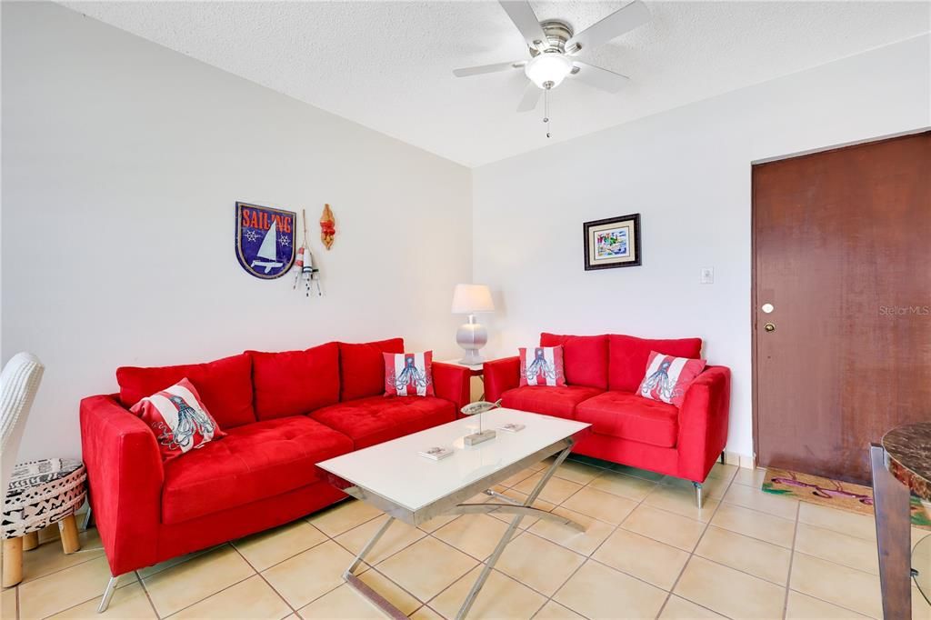 На продажу: $289,000 (2 спален, 2 ванн, 1093 Квадратных фут)