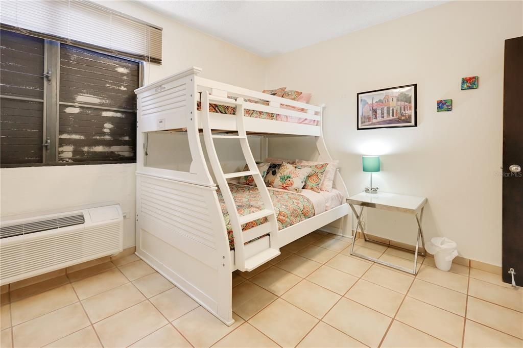 На продажу: $289,000 (2 спален, 2 ванн, 1093 Квадратных фут)