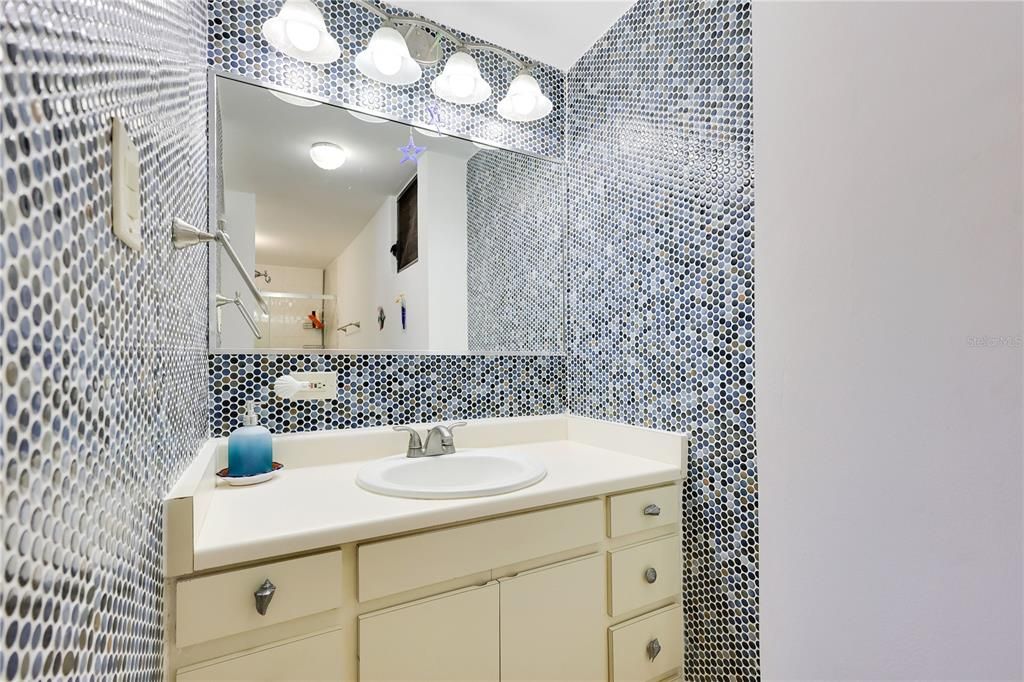 На продажу: $289,000 (2 спален, 2 ванн, 1093 Квадратных фут)