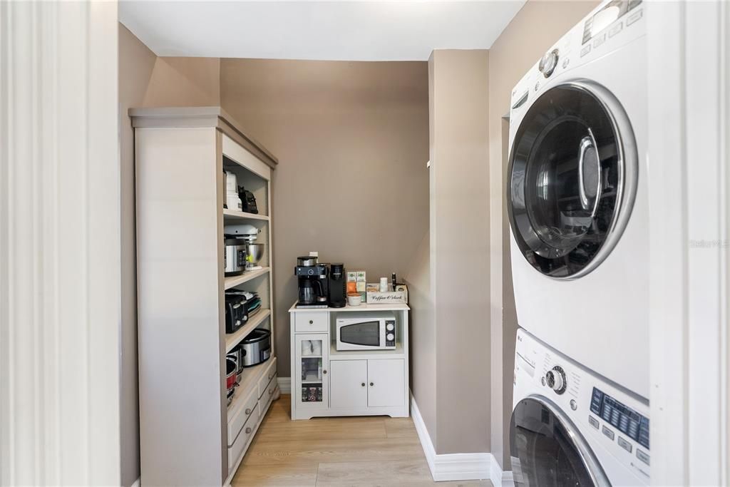 For Sale: $2,000,000 (4 beds, 3 baths, 2467 Square Feet)