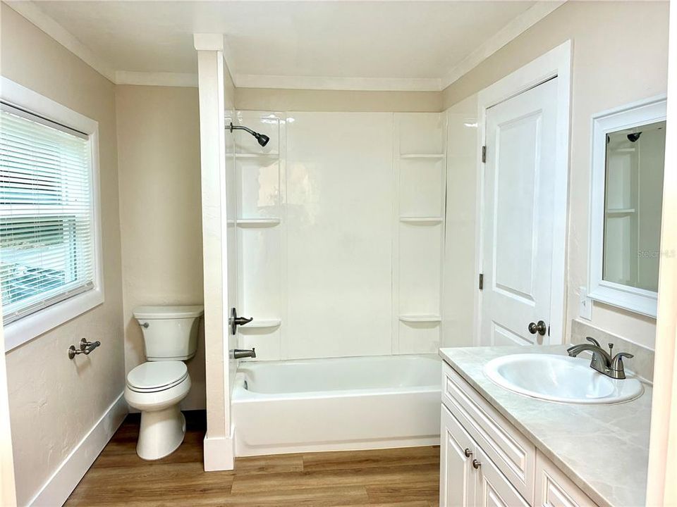 For Sale: $219,000 (2 beds, 2 baths, 864 Square Feet)