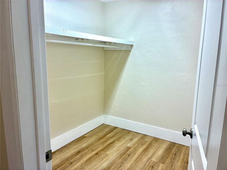 For Sale: $219,000 (2 beds, 2 baths, 864 Square Feet)