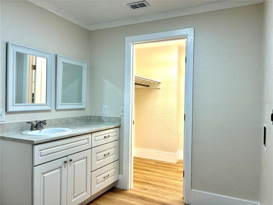 For Sale: $219,000 (2 beds, 2 baths, 864 Square Feet)