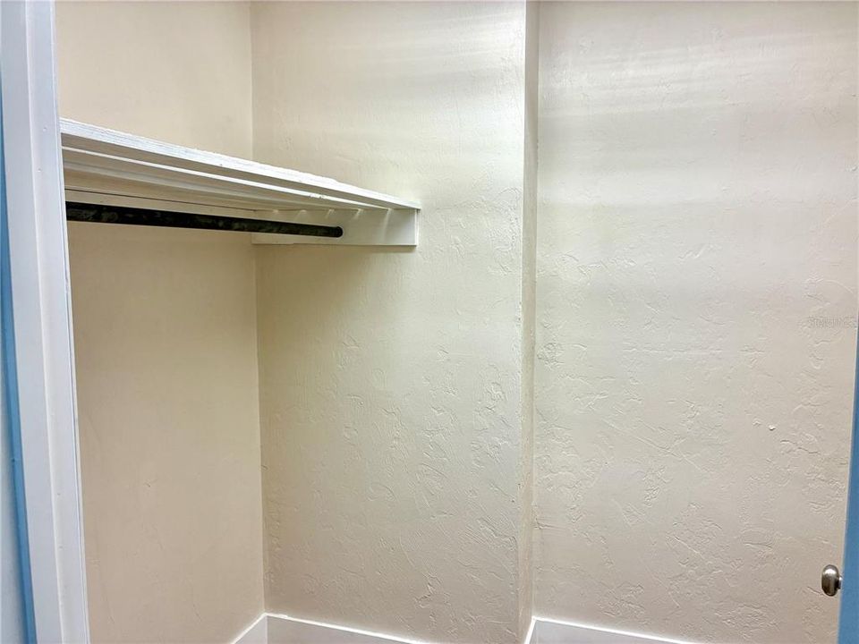 For Sale: $219,000 (2 beds, 2 baths, 864 Square Feet)