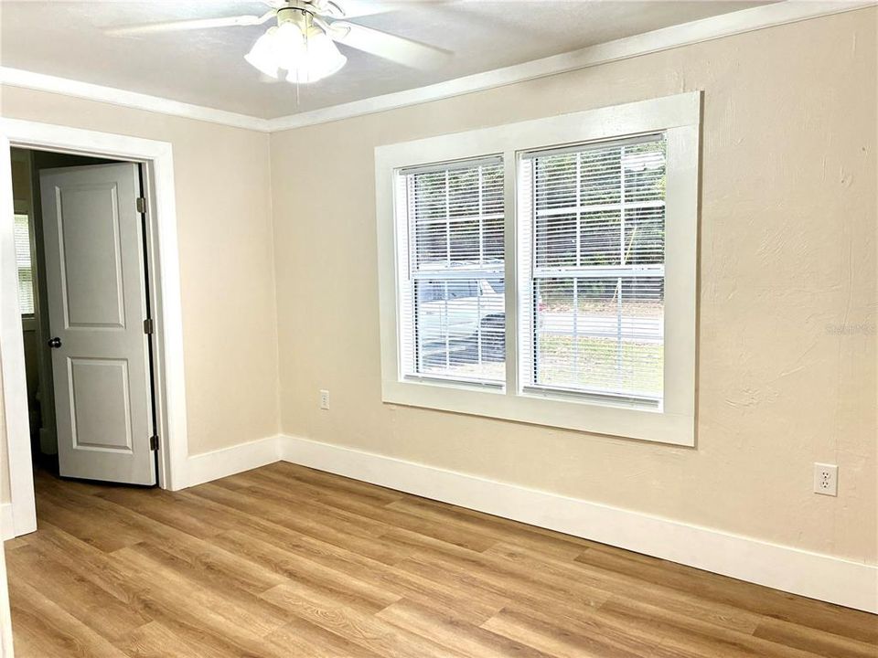 For Sale: $219,000 (2 beds, 2 baths, 864 Square Feet)