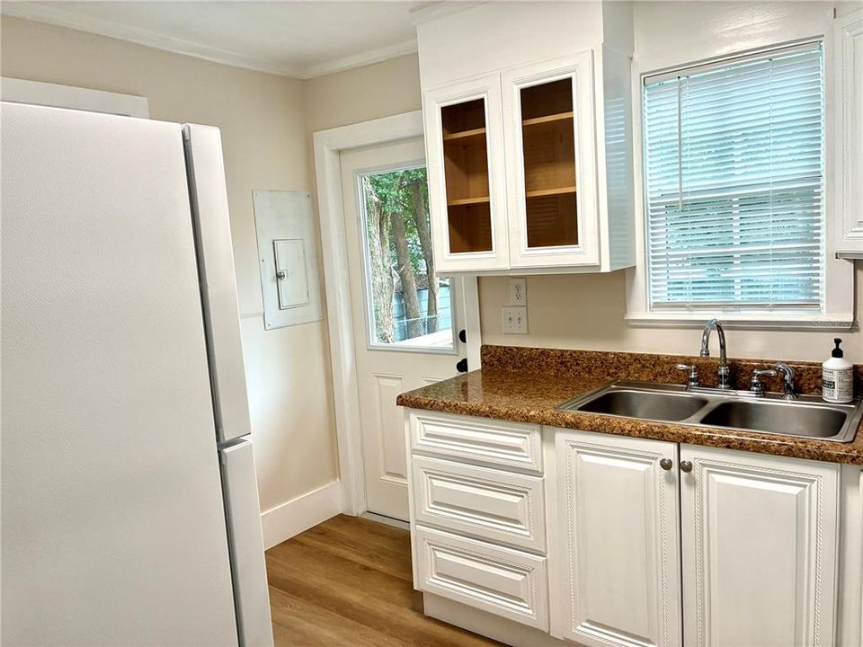 For Sale: $219,000 (2 beds, 2 baths, 864 Square Feet)