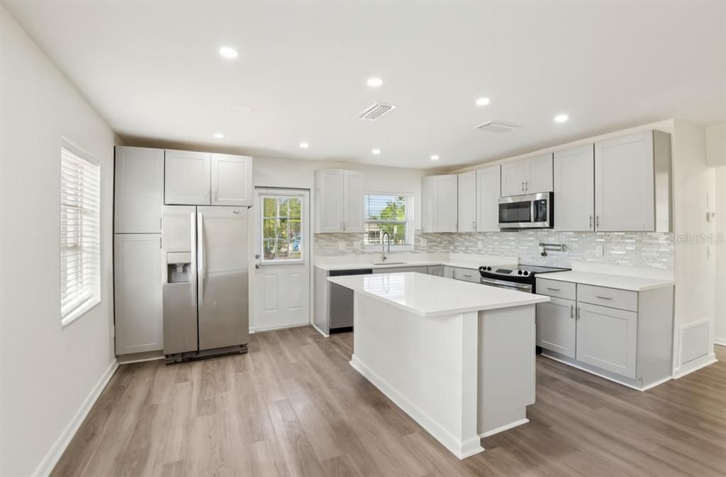 待售: $280,000 (3 贝兹, 1 浴室, 1346 平方英尺)