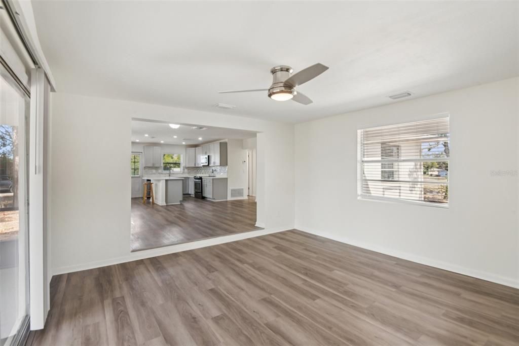 待售: $280,000 (3 贝兹, 1 浴室, 1346 平方英尺)