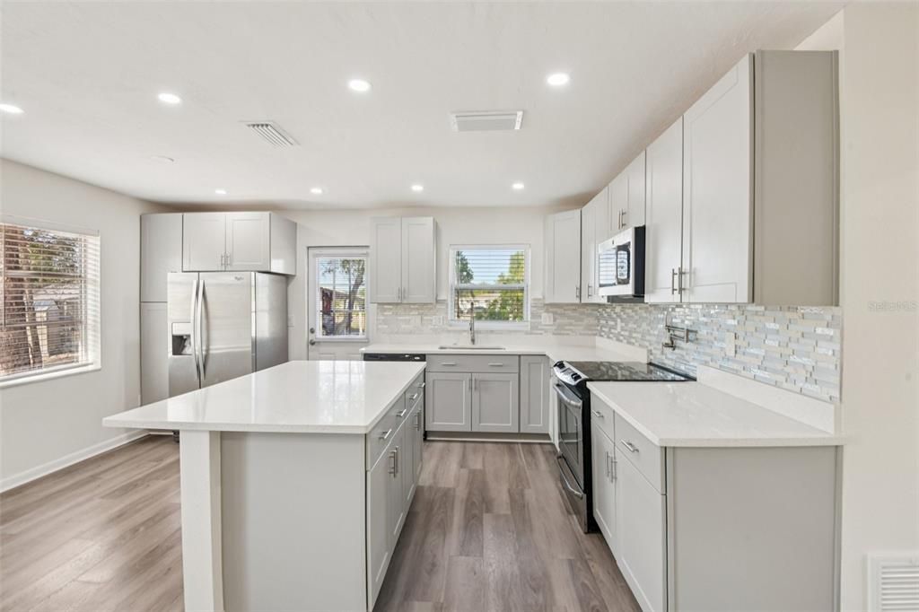 待售: $280,000 (3 贝兹, 1 浴室, 1346 平方英尺)