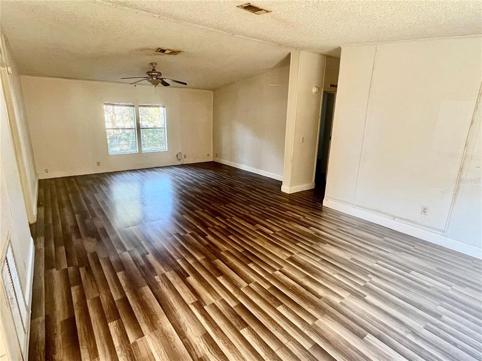 待售: $179,500 (3 贝兹, 2 浴室, 1296 平方英尺)