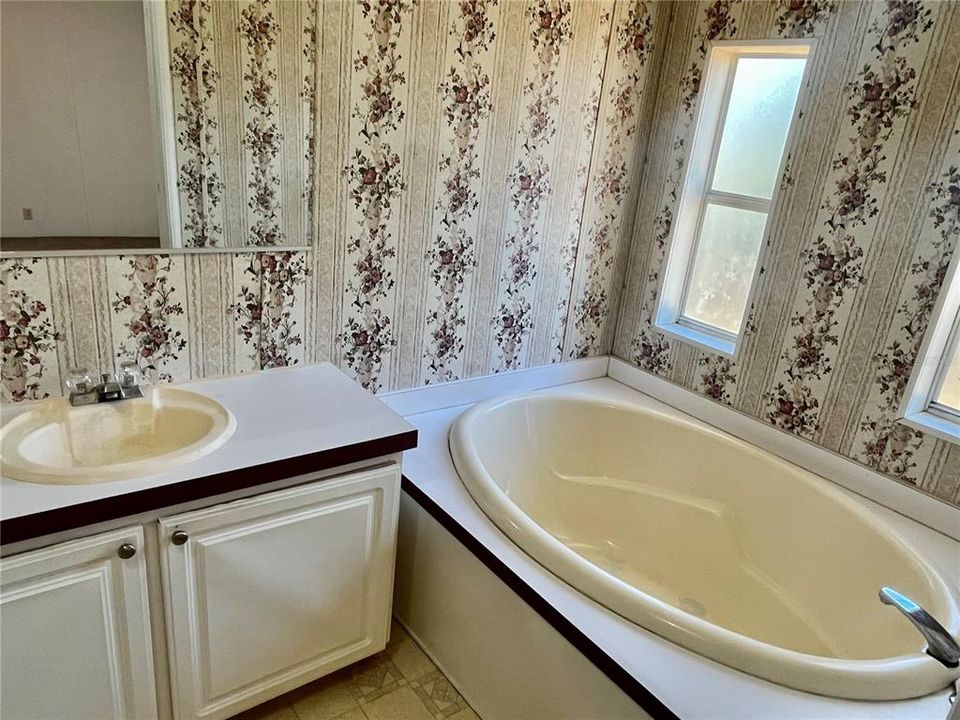 Activo con contrato: $149,900 (3 camas, 2 baños, 1296 Pies cuadrados)