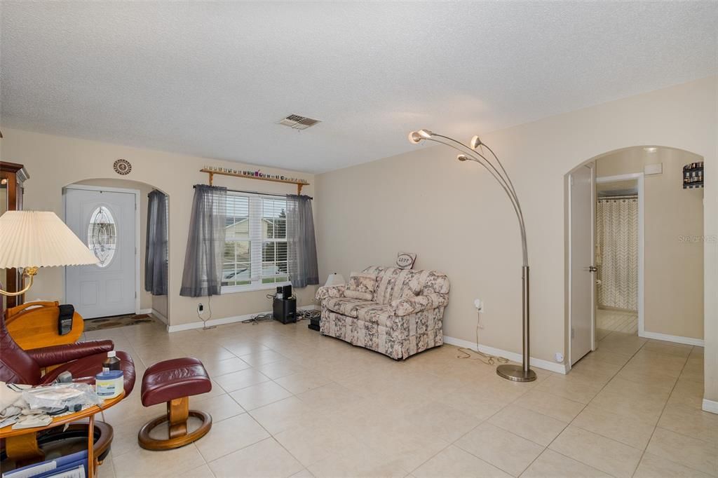 待售: $287,000 (3 贝兹, 2 浴室, 1365 平方英尺)