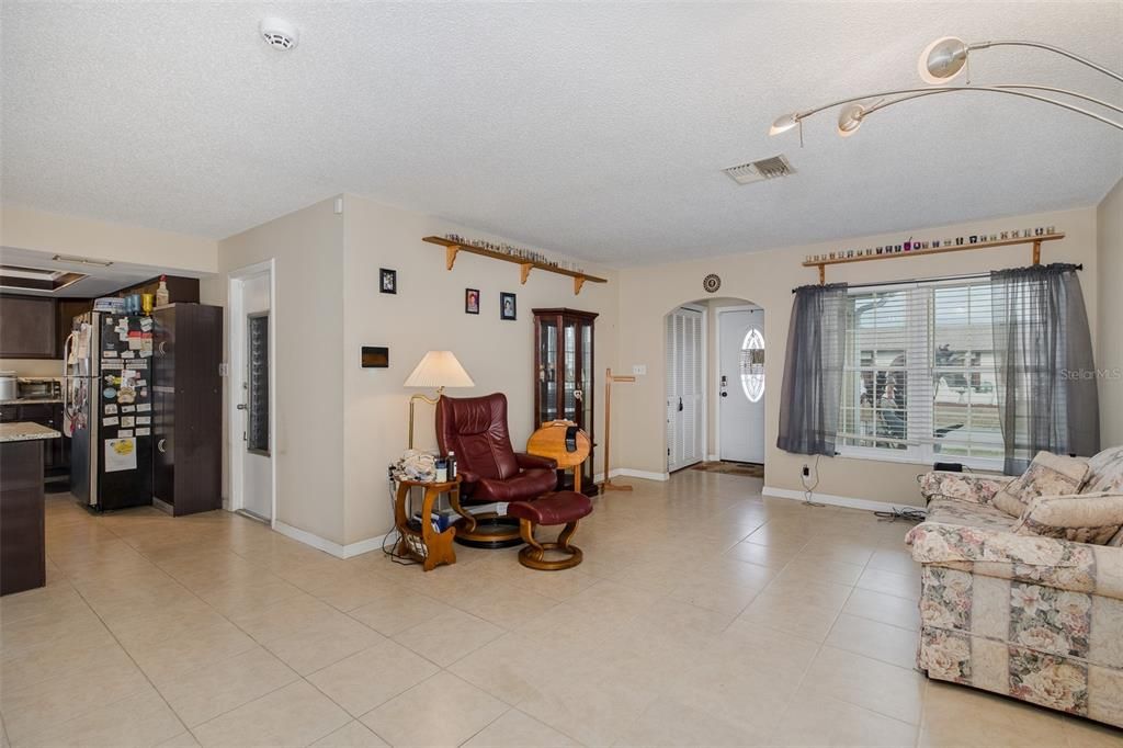 待售: $287,000 (3 贝兹, 2 浴室, 1365 平方英尺)