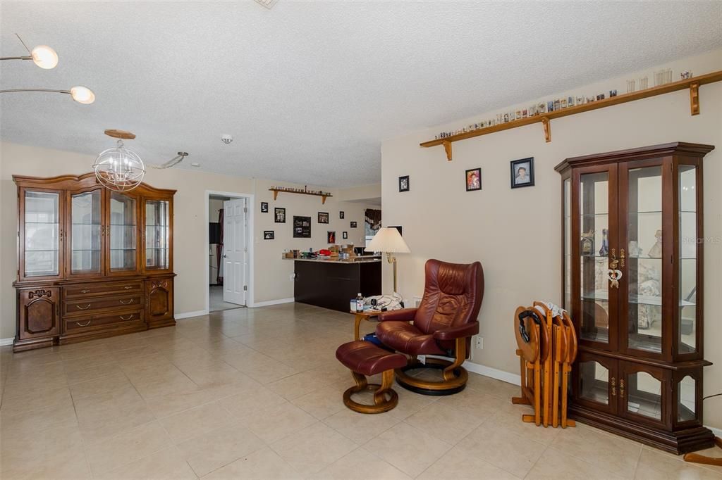 待售: $287,000 (3 贝兹, 2 浴室, 1365 平方英尺)