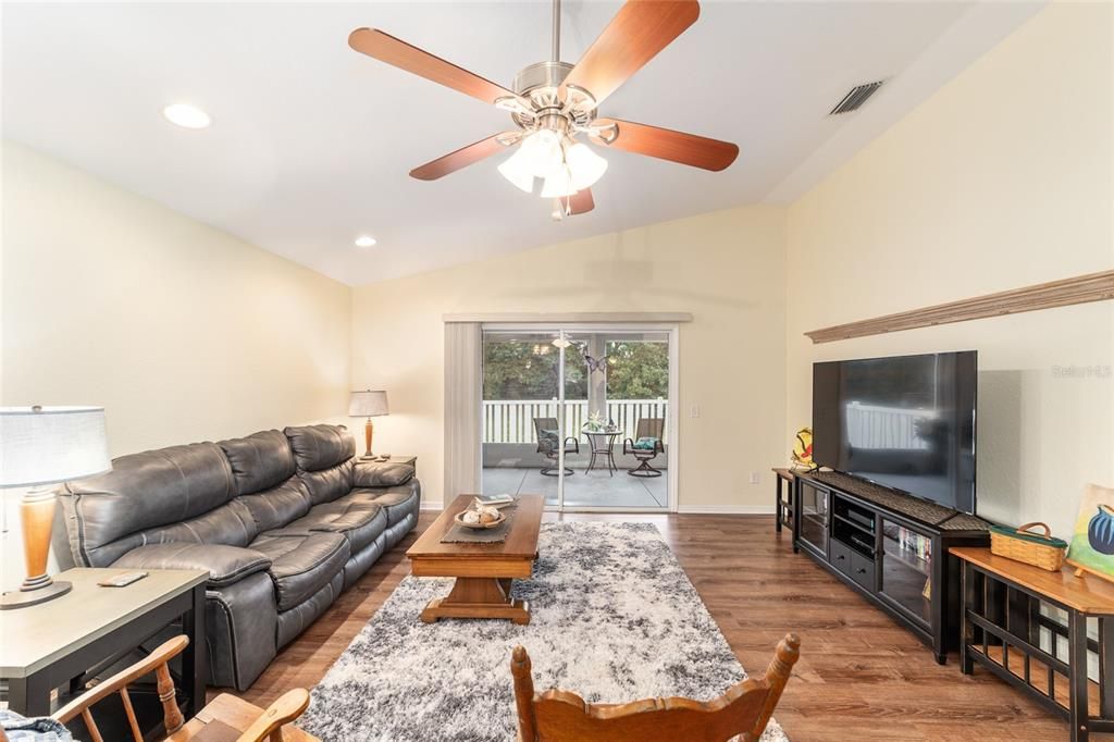 For Sale: $274,900 (3 beds, 2 baths, 1314 Square Feet)