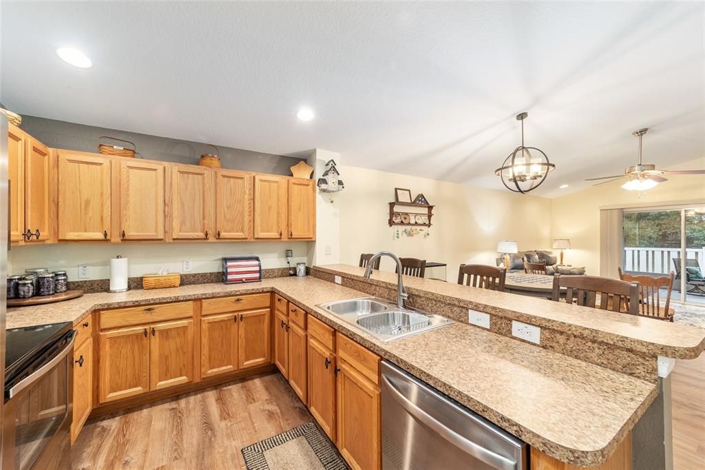 For Sale: $274,900 (3 beds, 2 baths, 1314 Square Feet)