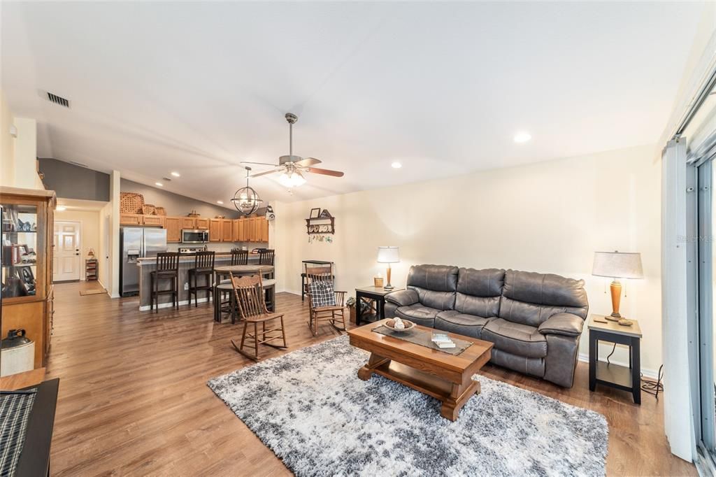 For Sale: $274,900 (3 beds, 2 baths, 1314 Square Feet)