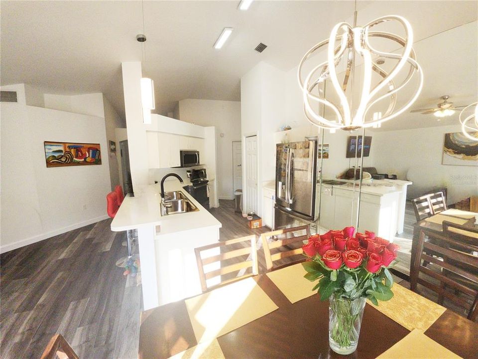 待售: $349,000 (4 贝兹, 2 浴室, 1496 平方英尺)