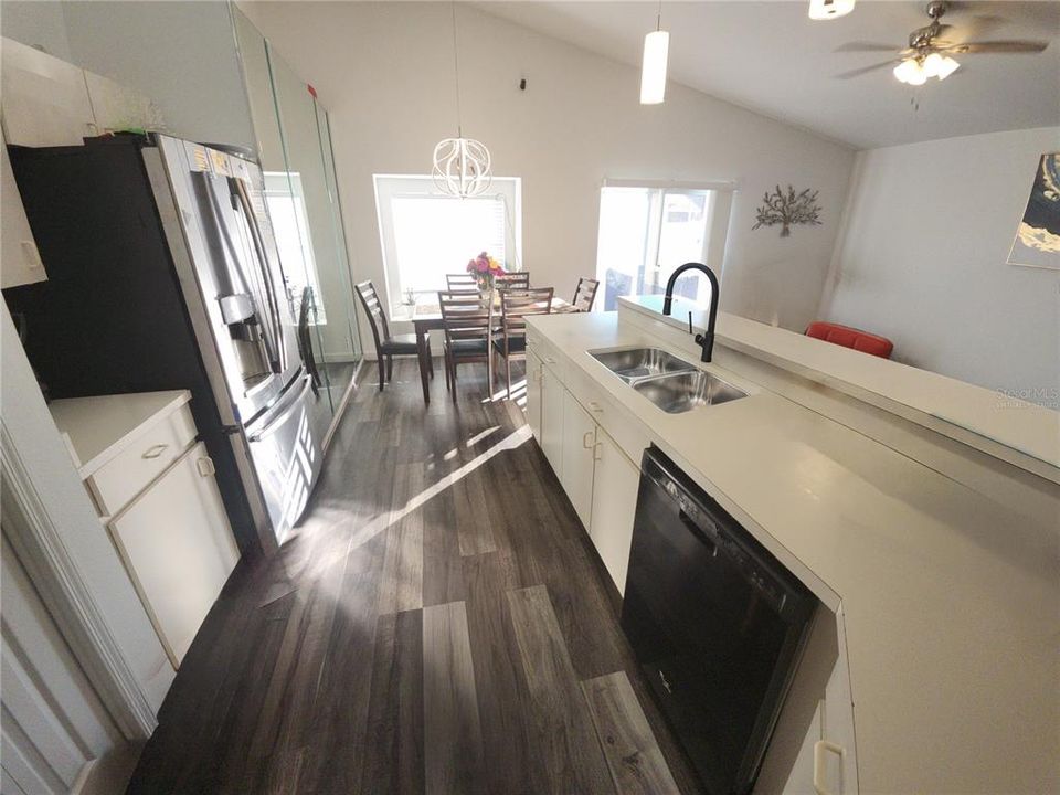 待售: $349,000 (4 贝兹, 2 浴室, 1496 平方英尺)