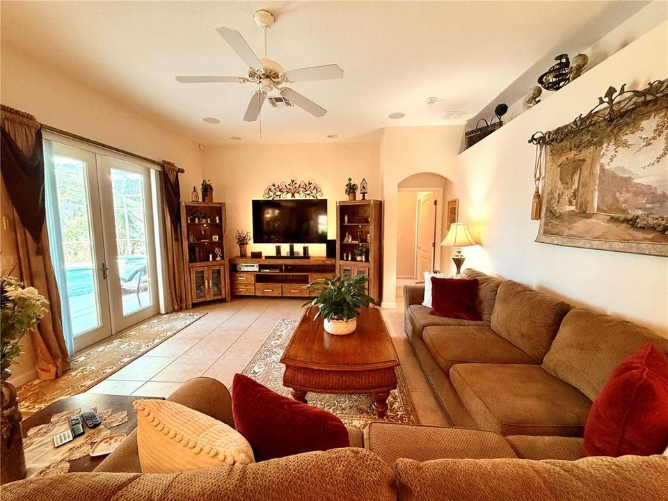 待售: $520,000 (4 贝兹, 3 浴室, 2438 平方英尺)