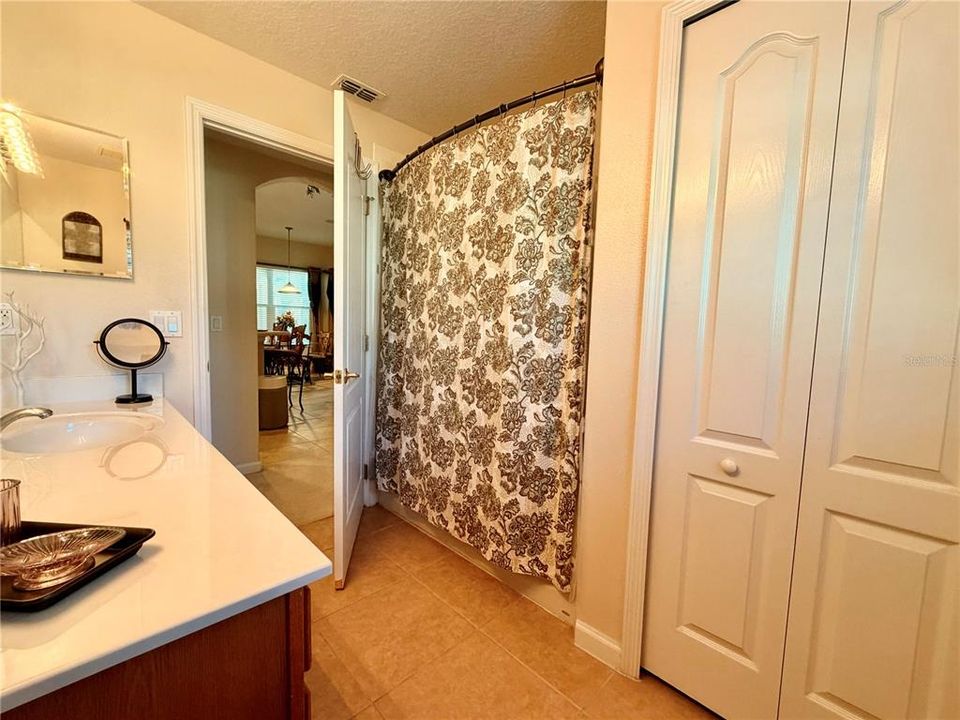 待售: $520,000 (4 贝兹, 3 浴室, 2438 平方英尺)