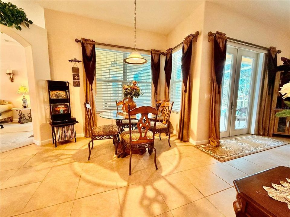 待售: $520,000 (4 贝兹, 3 浴室, 2438 平方英尺)