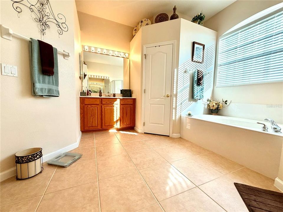 待售: $520,000 (4 贝兹, 3 浴室, 2438 平方英尺)