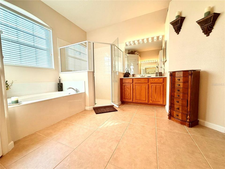 待售: $520,000 (4 贝兹, 3 浴室, 2438 平方英尺)