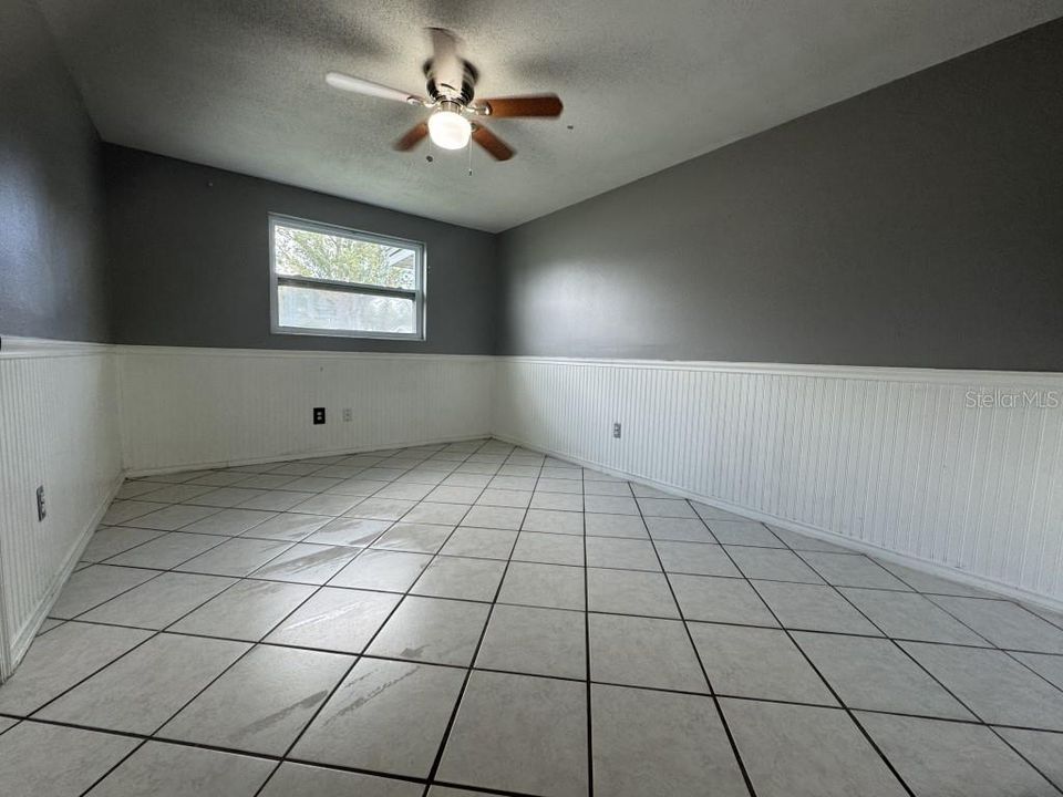 待售: $239,999 (4 贝兹, 2 浴室, 1333 平方英尺)