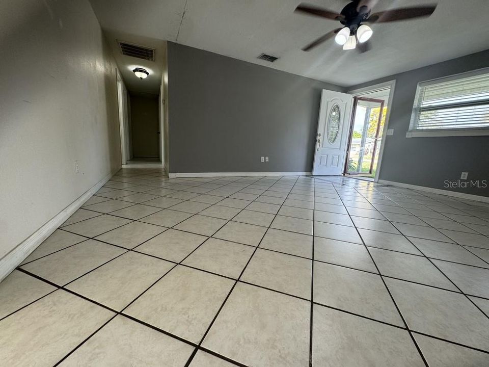 待售: $239,999 (4 贝兹, 2 浴室, 1333 平方英尺)