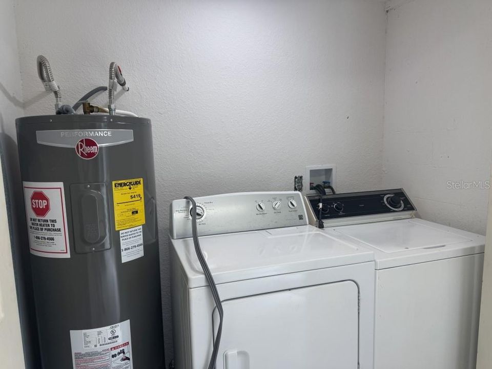 待售: $239,999 (4 贝兹, 2 浴室, 1333 平方英尺)