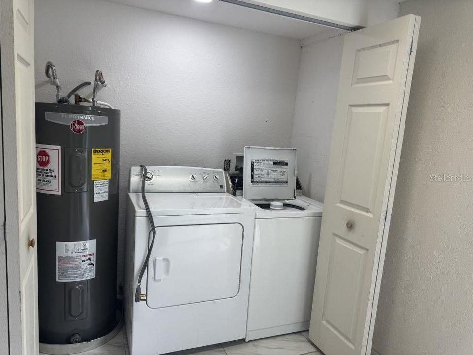 待售: $239,999 (4 贝兹, 2 浴室, 1333 平方英尺)