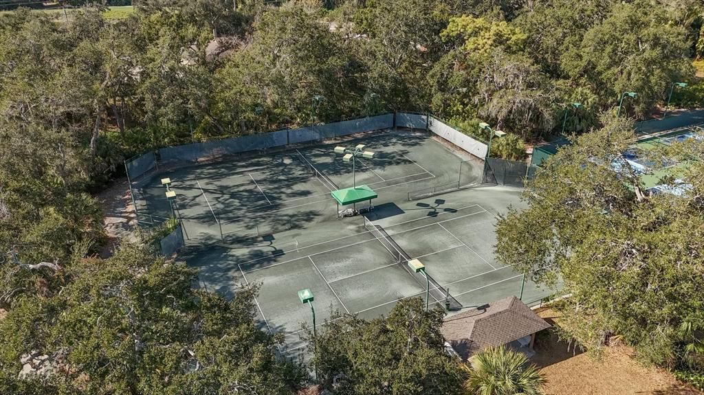 На продажу: $295,000 (2 спален, 2 ванн, 1141 Квадратных фут)