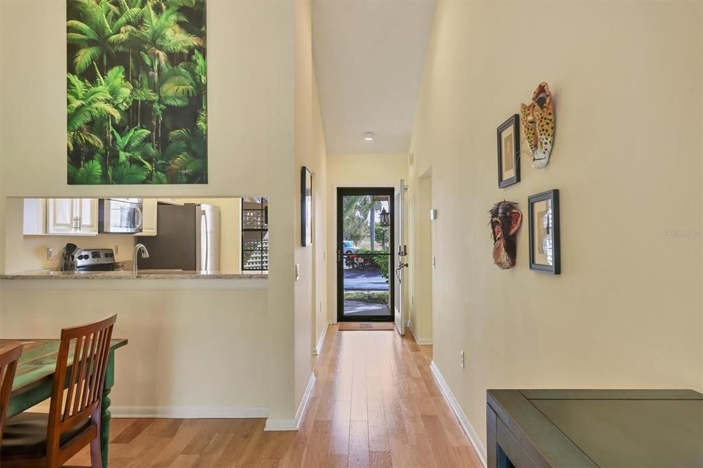 На продажу: $295,000 (2 спален, 2 ванн, 1141 Квадратных фут)