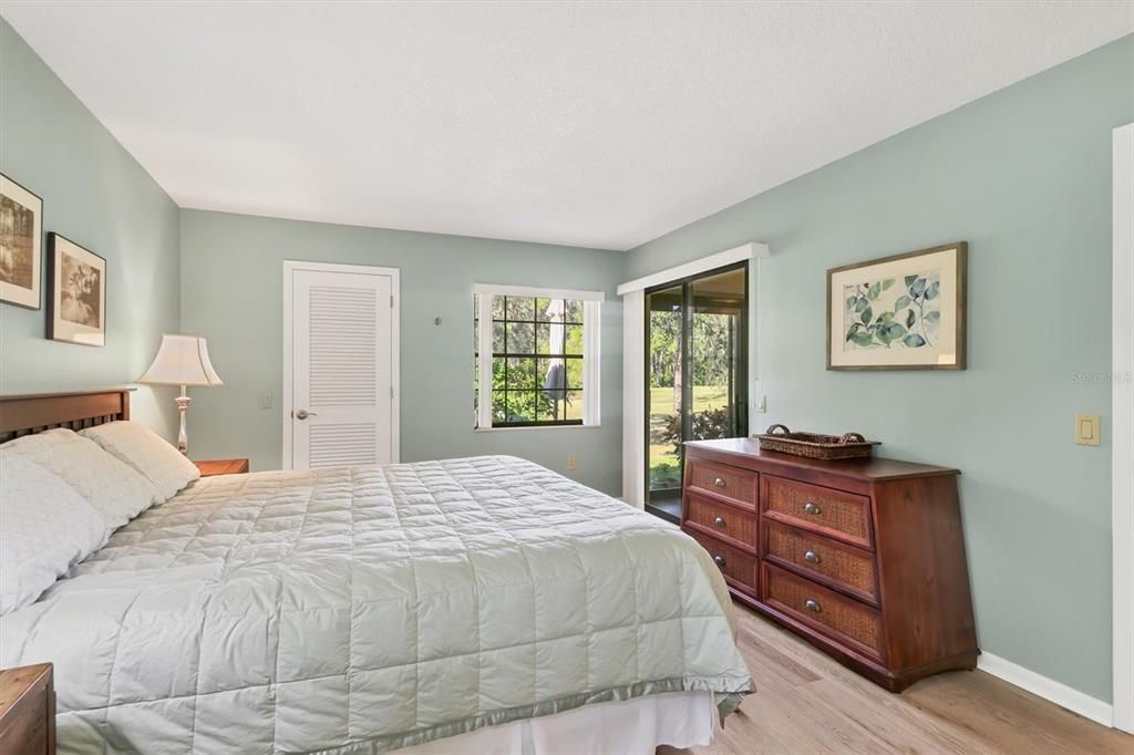 На продажу: $295,000 (2 спален, 2 ванн, 1141 Квадратных фут)