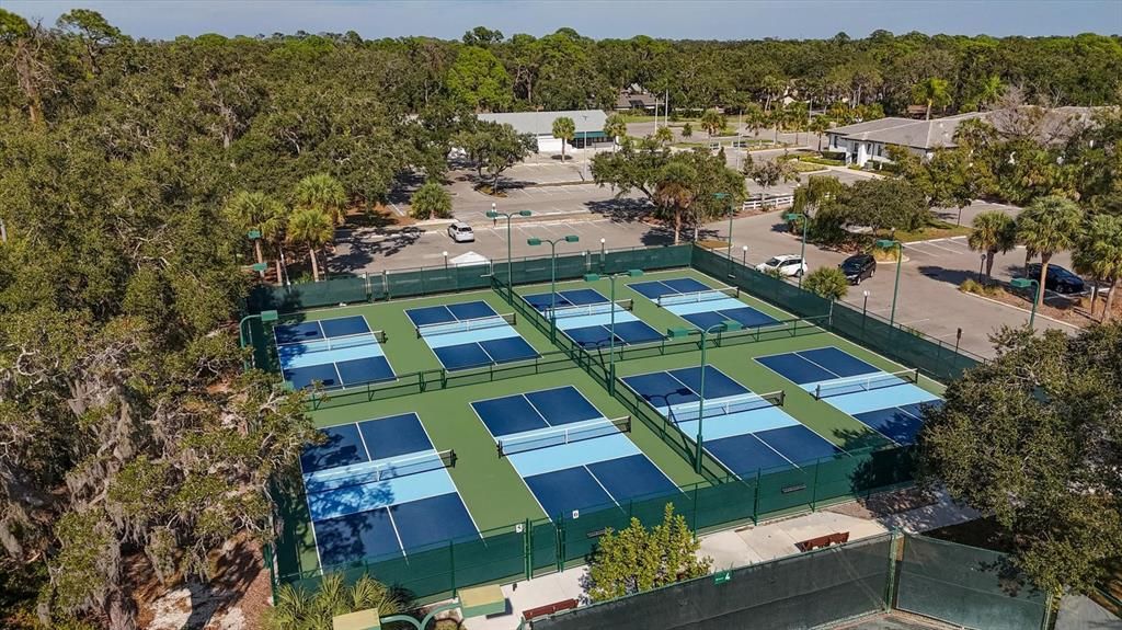 На продажу: $295,000 (2 спален, 2 ванн, 1141 Квадратных фут)