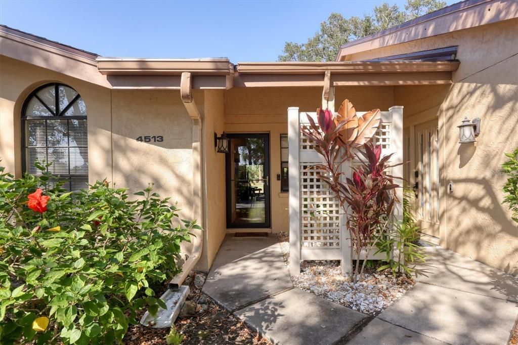 На продажу: $295,000 (2 спален, 2 ванн, 1141 Квадратных фут)