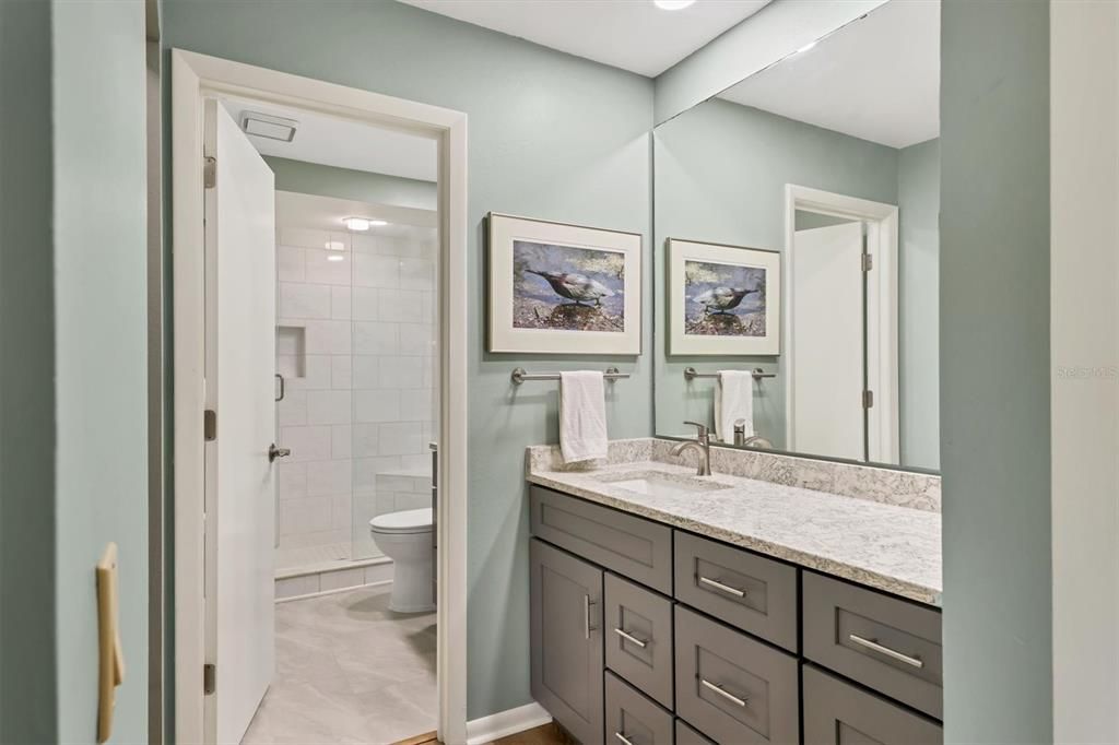 На продажу: $295,000 (2 спален, 2 ванн, 1141 Квадратных фут)