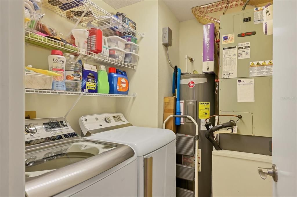 На продажу: $295,000 (2 спален, 2 ванн, 1141 Квадратных фут)