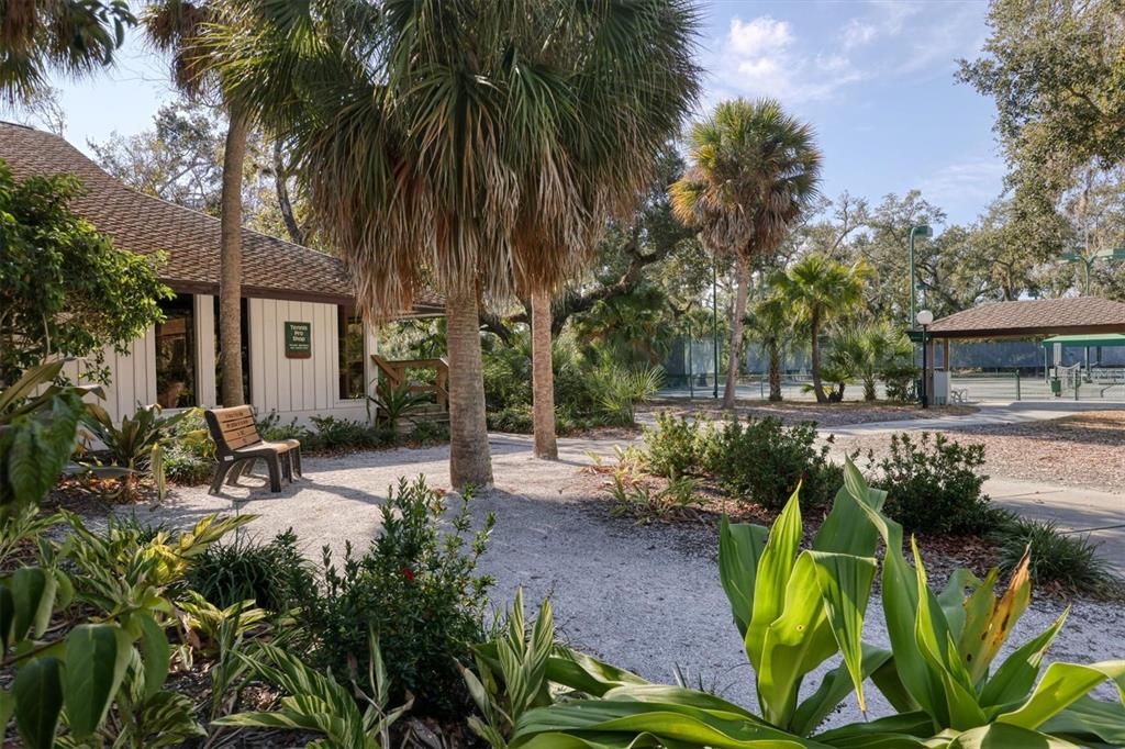 На продажу: $295,000 (2 спален, 2 ванн, 1141 Квадратных фут)